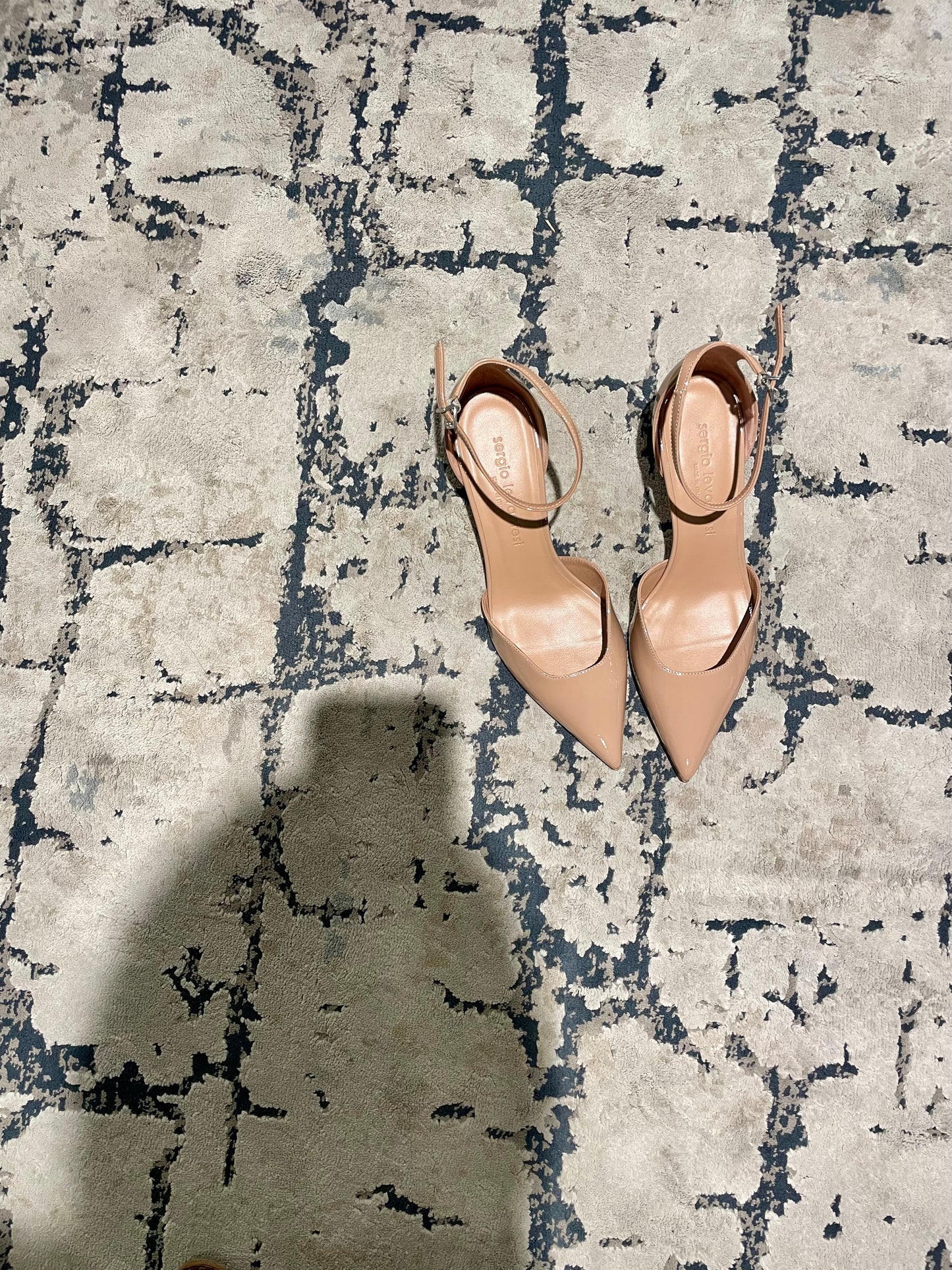 Décolleté in vernice