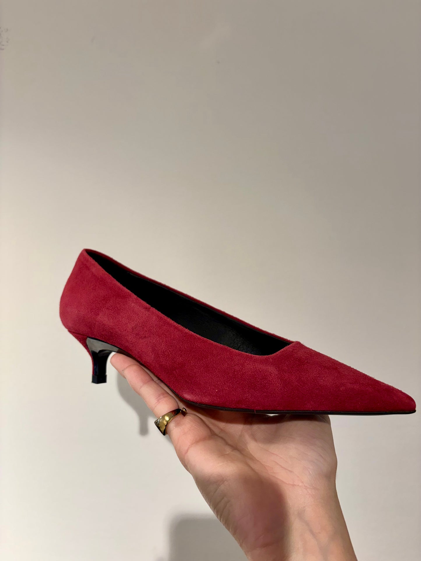 Décolleté suede