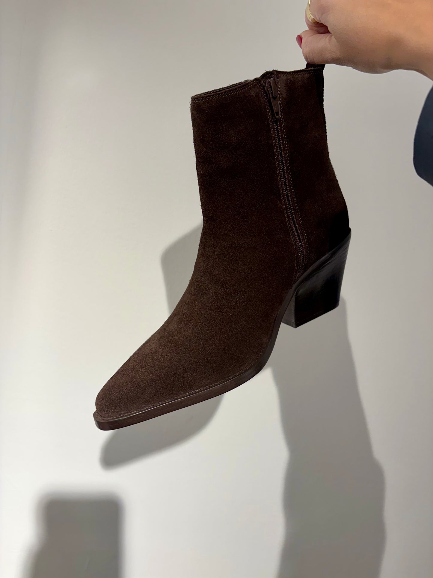 Stivaletti texani in camoscio testa di moro