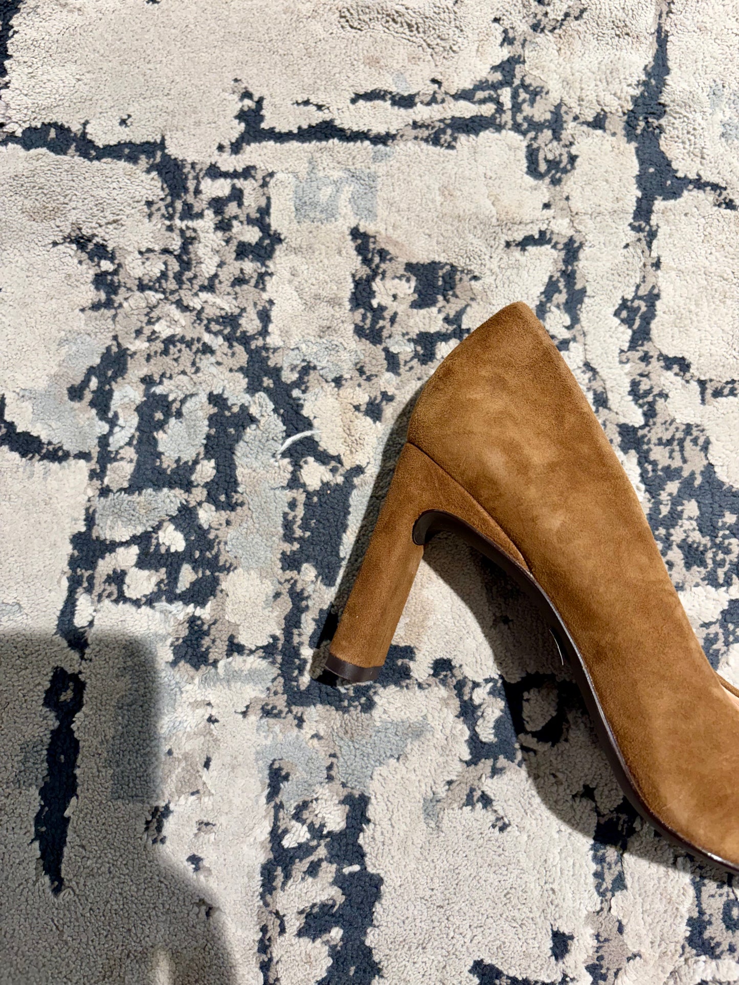 Décolleté suede