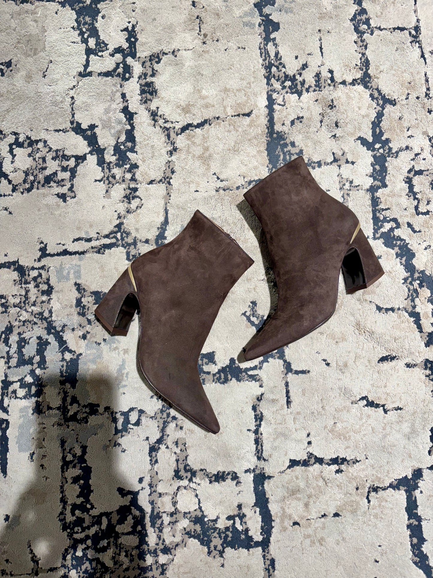 Stivaletto in camoscio marrone