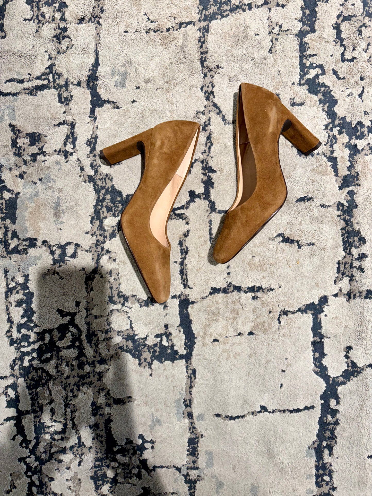 Décolleté suede