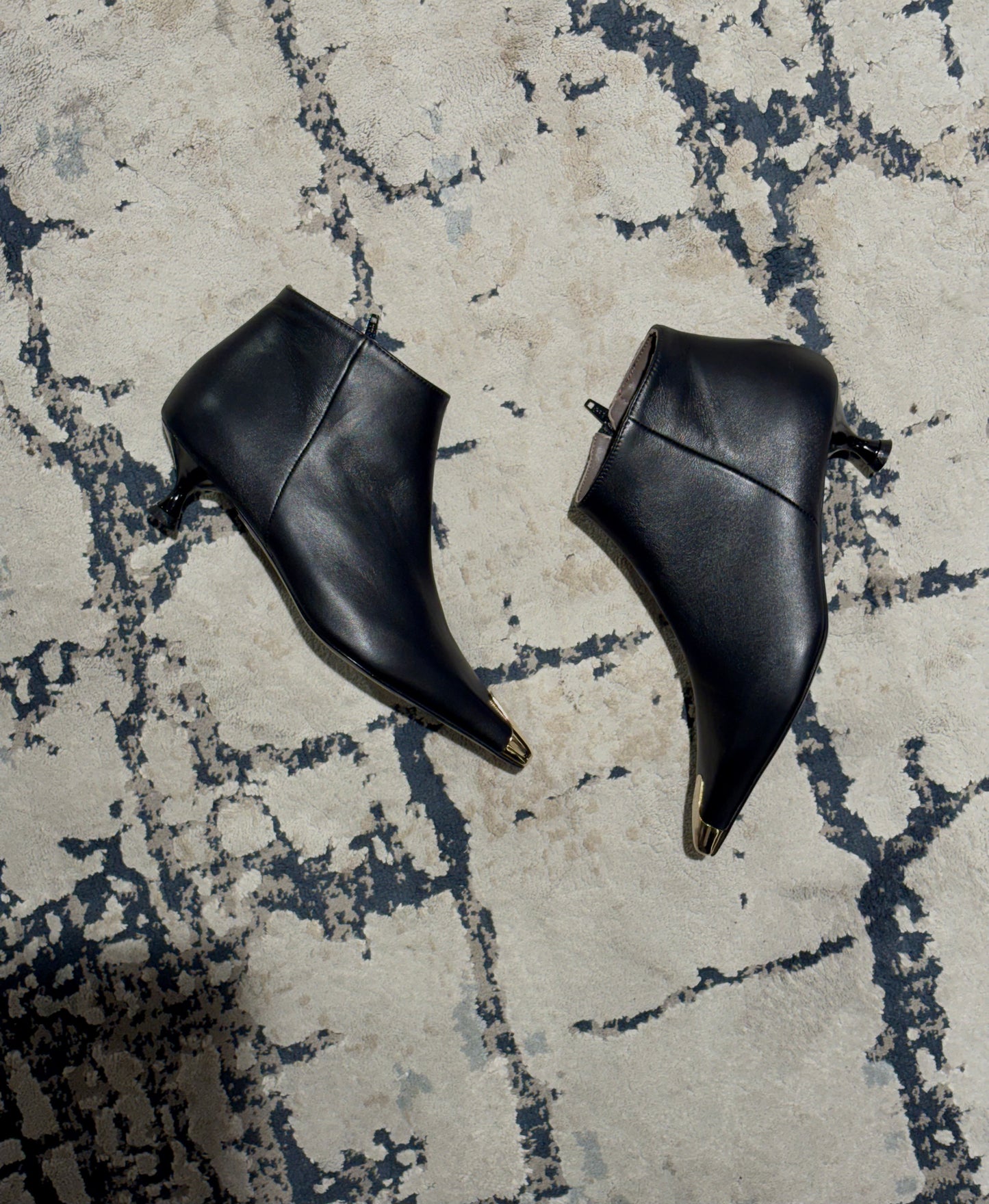 Stivaletto in nappa con dettaglio dorato