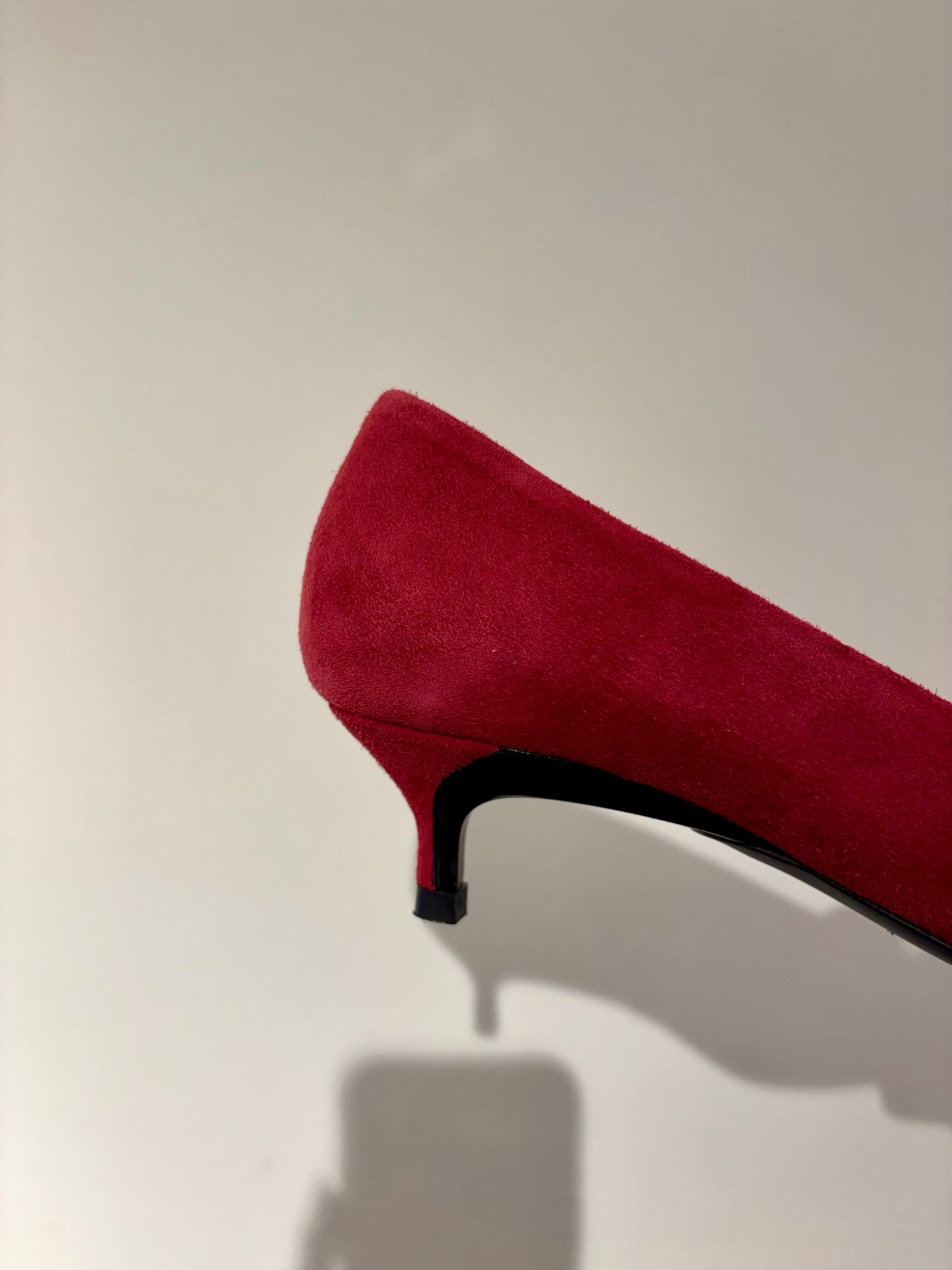Décolleté suede