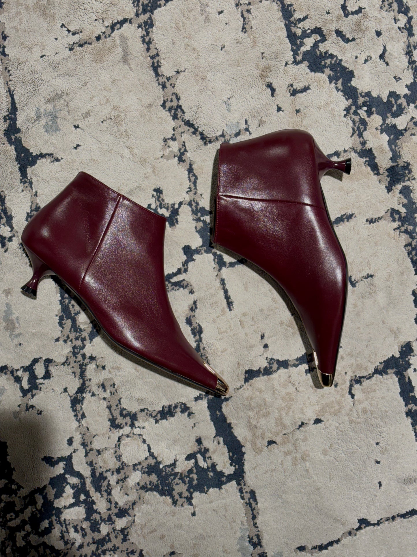 Stivaletto in nappa con dettaglio dorato