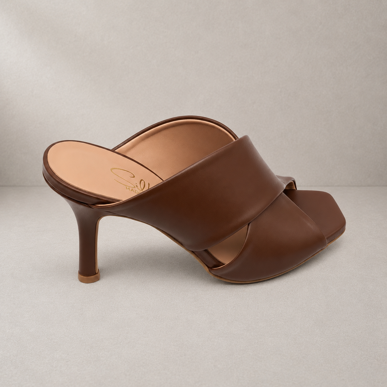 Mules in Pelle con Fasce Incrociate e Punta Quadrata