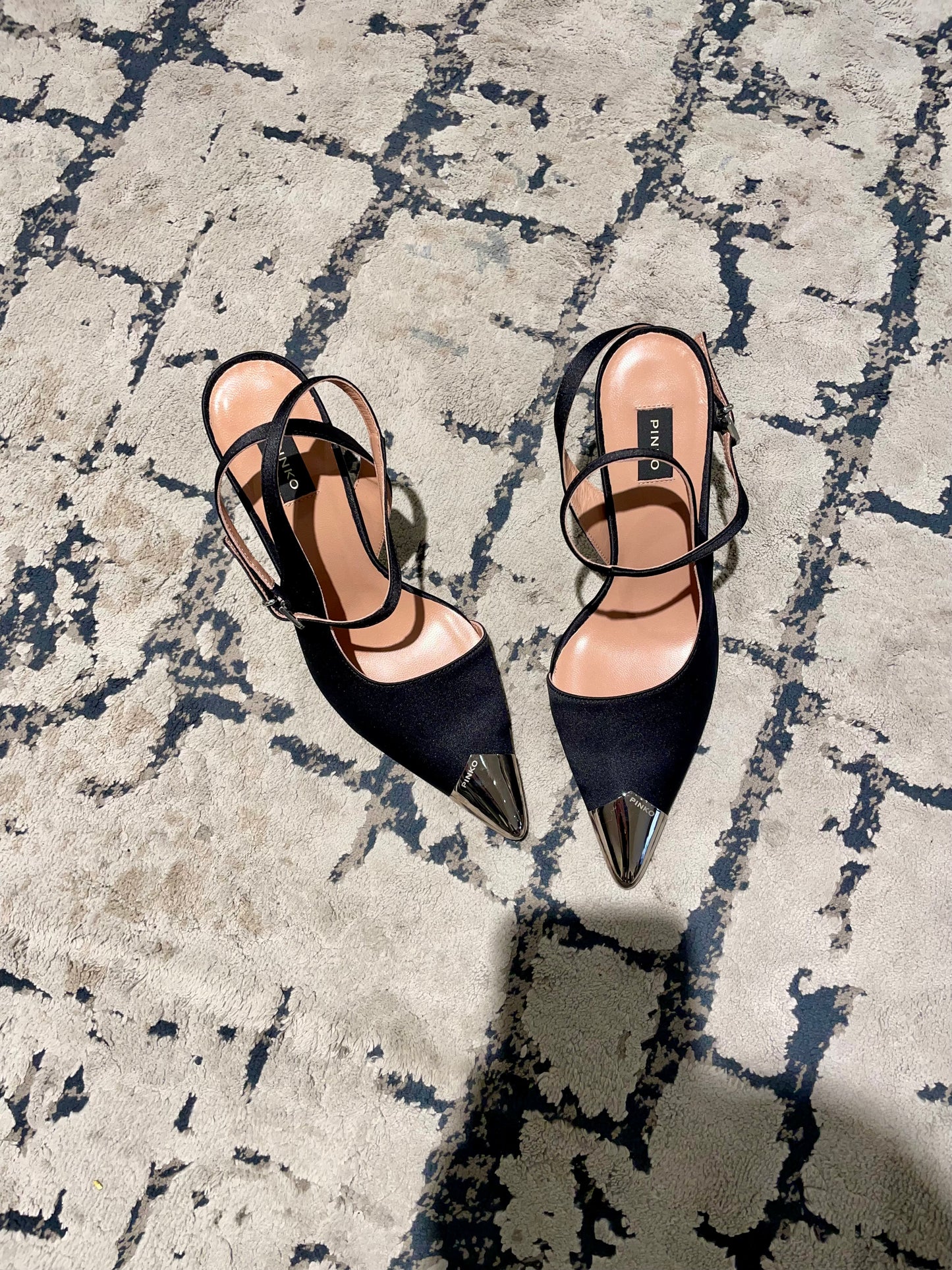 Sling back con cinturino