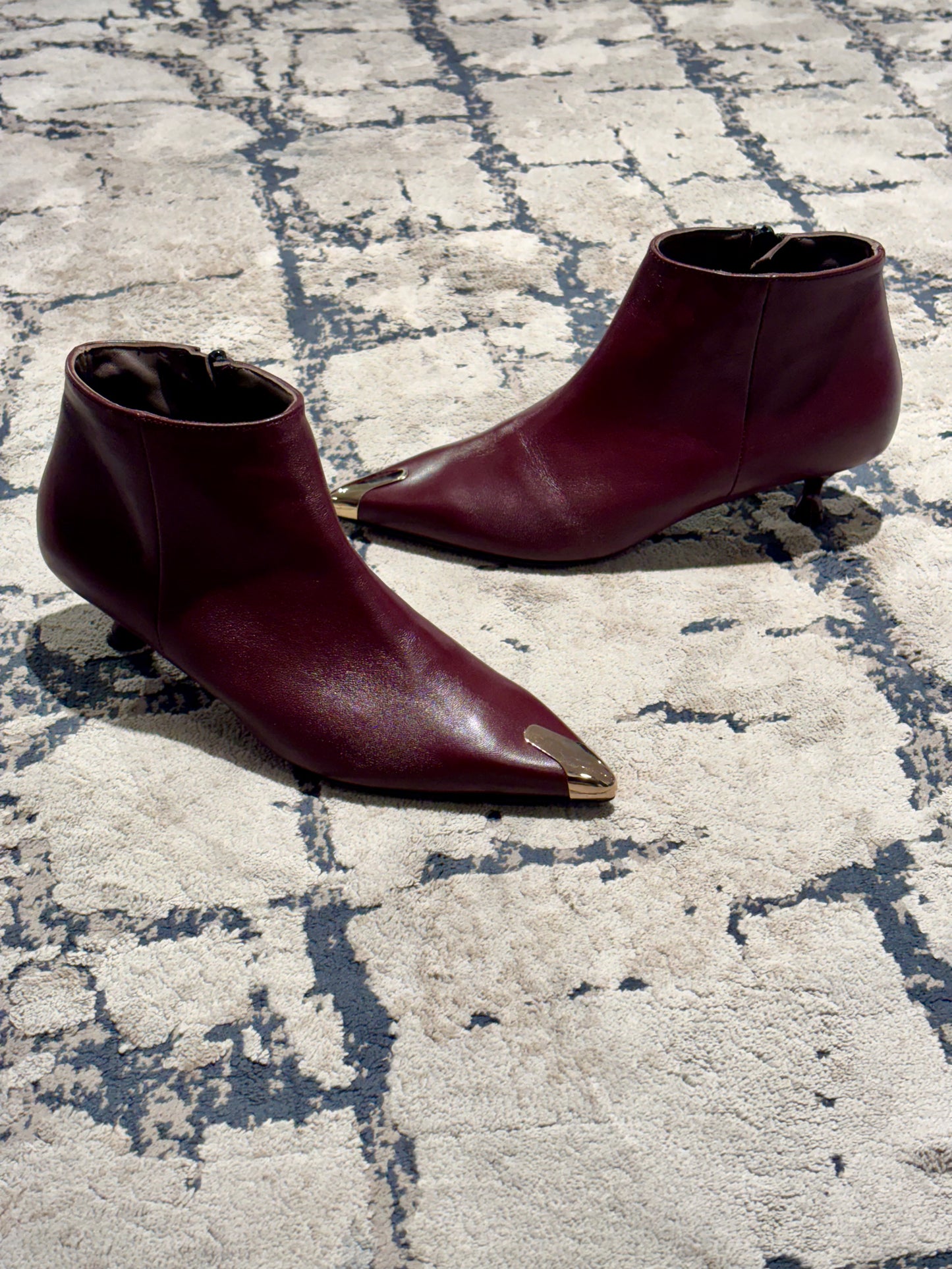 Stivaletto in nappa con dettaglio dorato