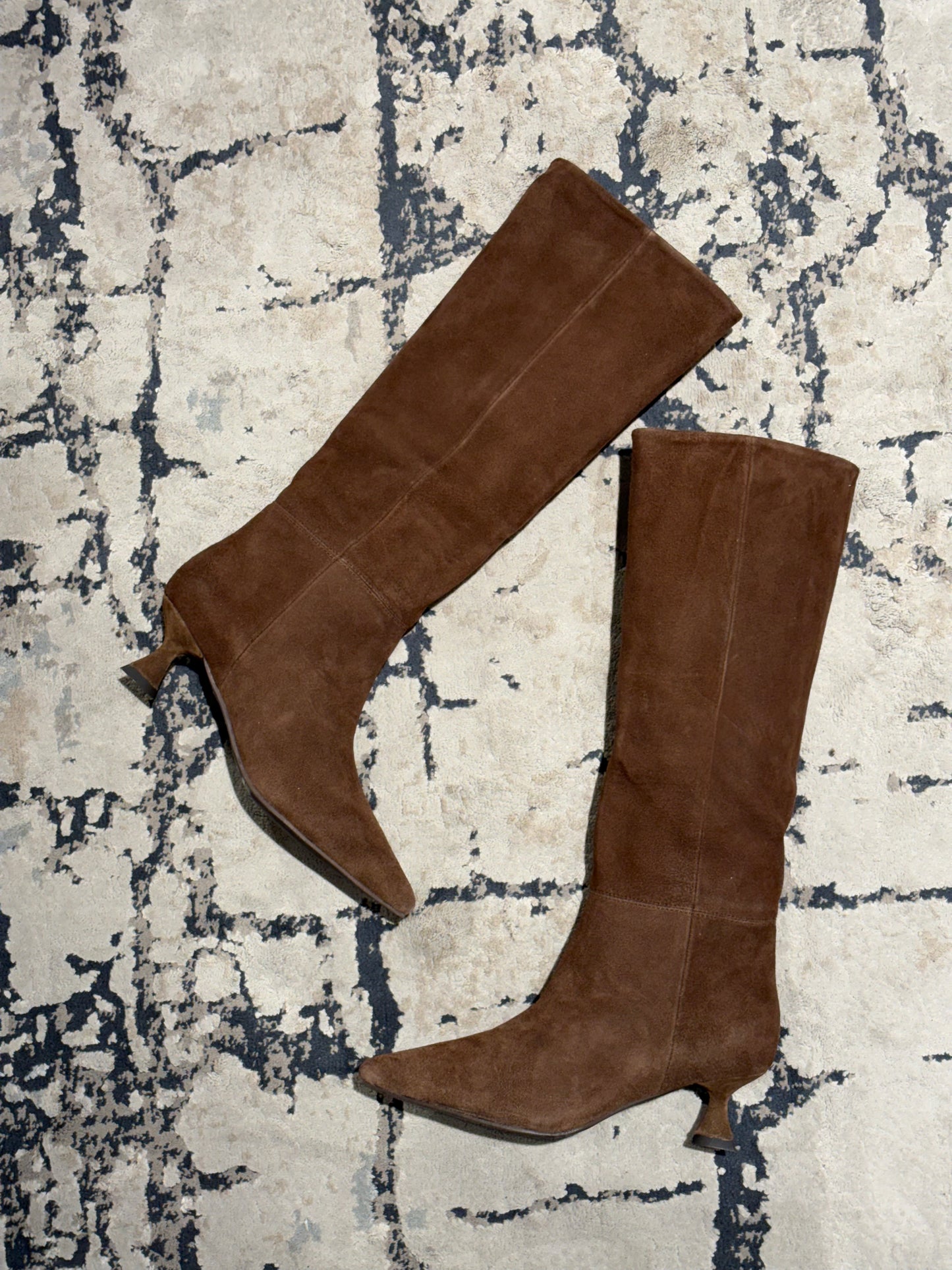 Stivali scamosciati tacco a rocchetto