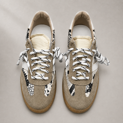 Sneakers in Suede con Profili a Contrasto