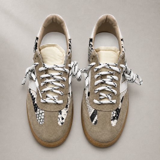 Sneakers in Suede con Profili a Contrasto