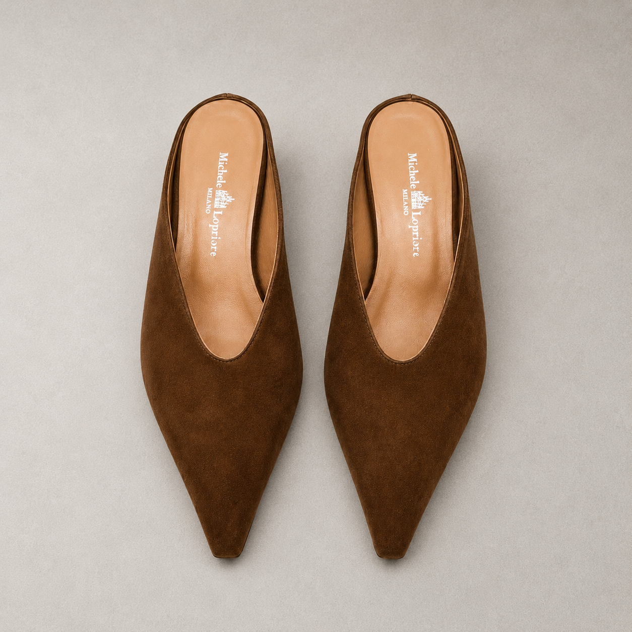 Mules in Pelle con Punta Affusolata e Scollo a V
