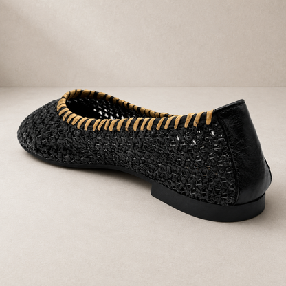 Ballerina nera con bordo dorato
