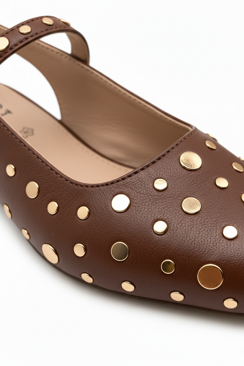 Slingback Borchiata in Pelle