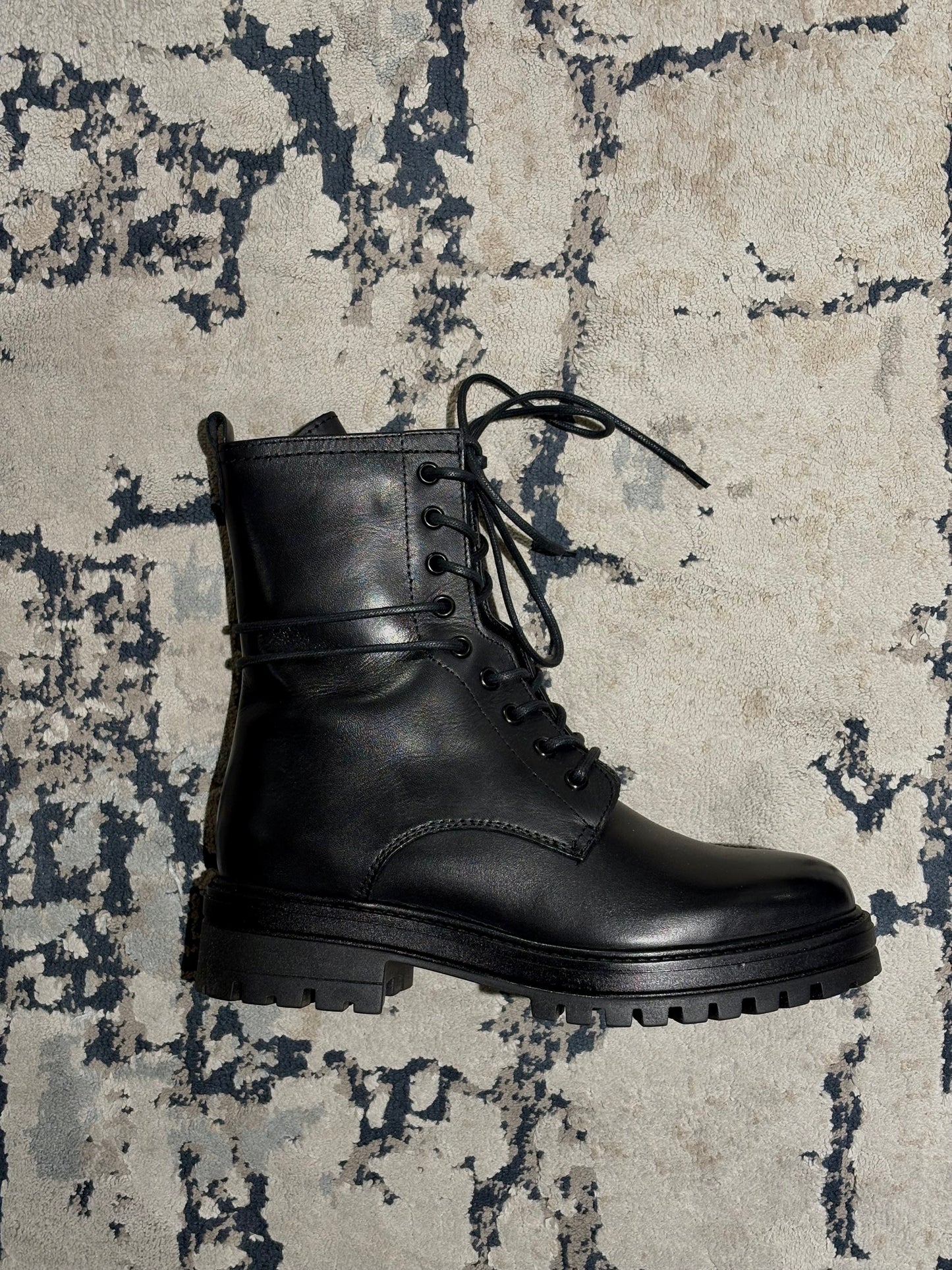 Stivale anfibio con suola carrarmato