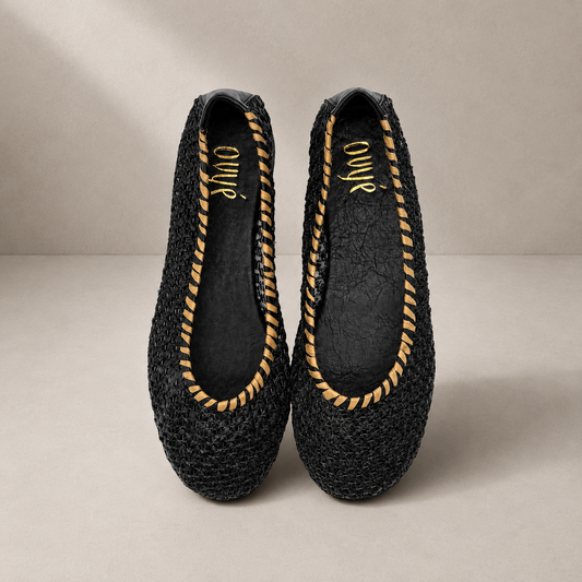 Ballerina nera con bordo dorato