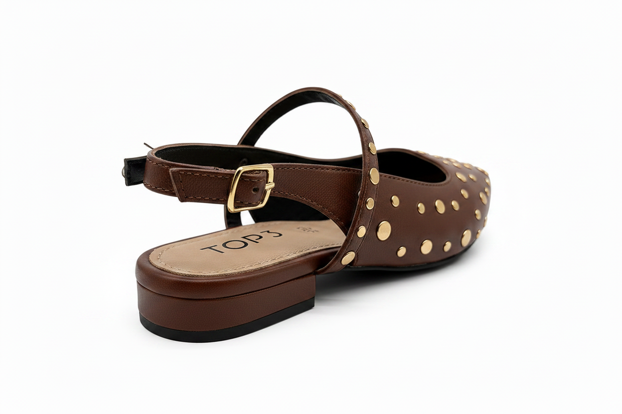 Slingback Borchiata in Pelle