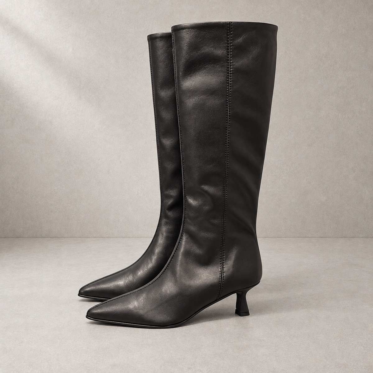 Stivali in pelle con tacco kitten