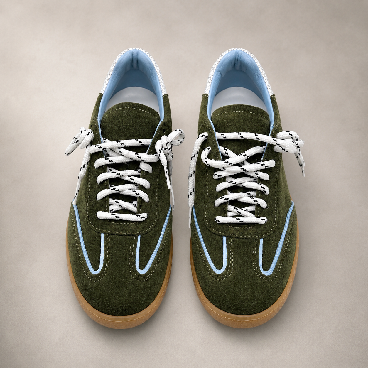 Sneakers in Suede con Profili a Contrasto
