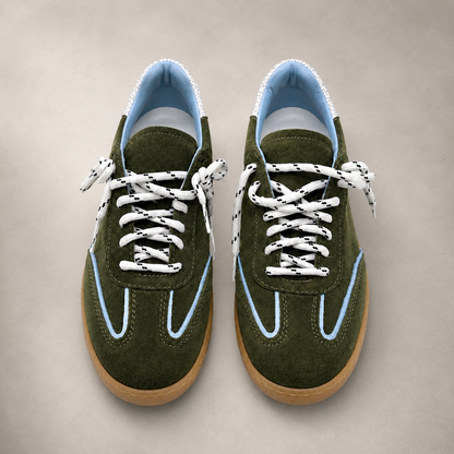Sneakers in Suede con Profili a Contrasto