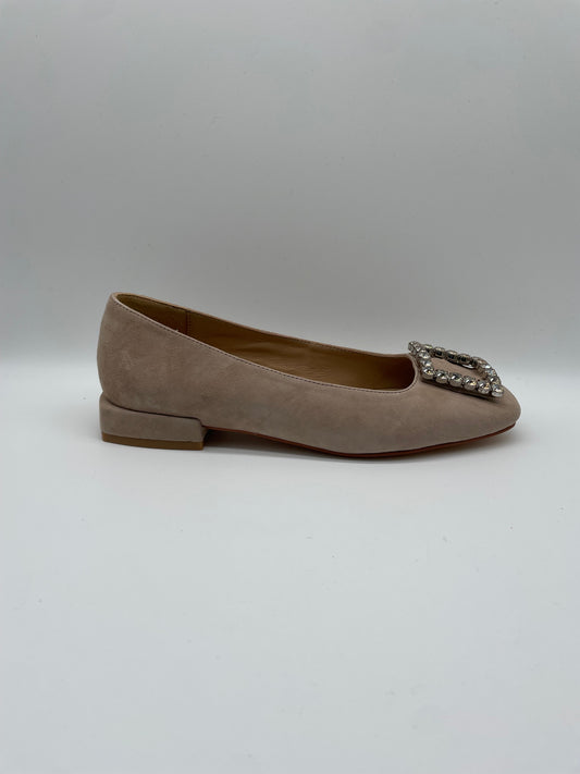 Ballerina in suede con fibbia gioiello