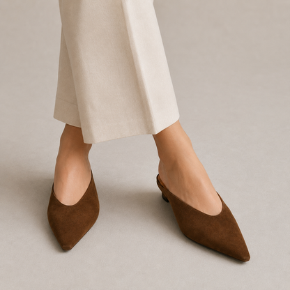 Mules in Pelle con Punta Affusolata e Scollo a V