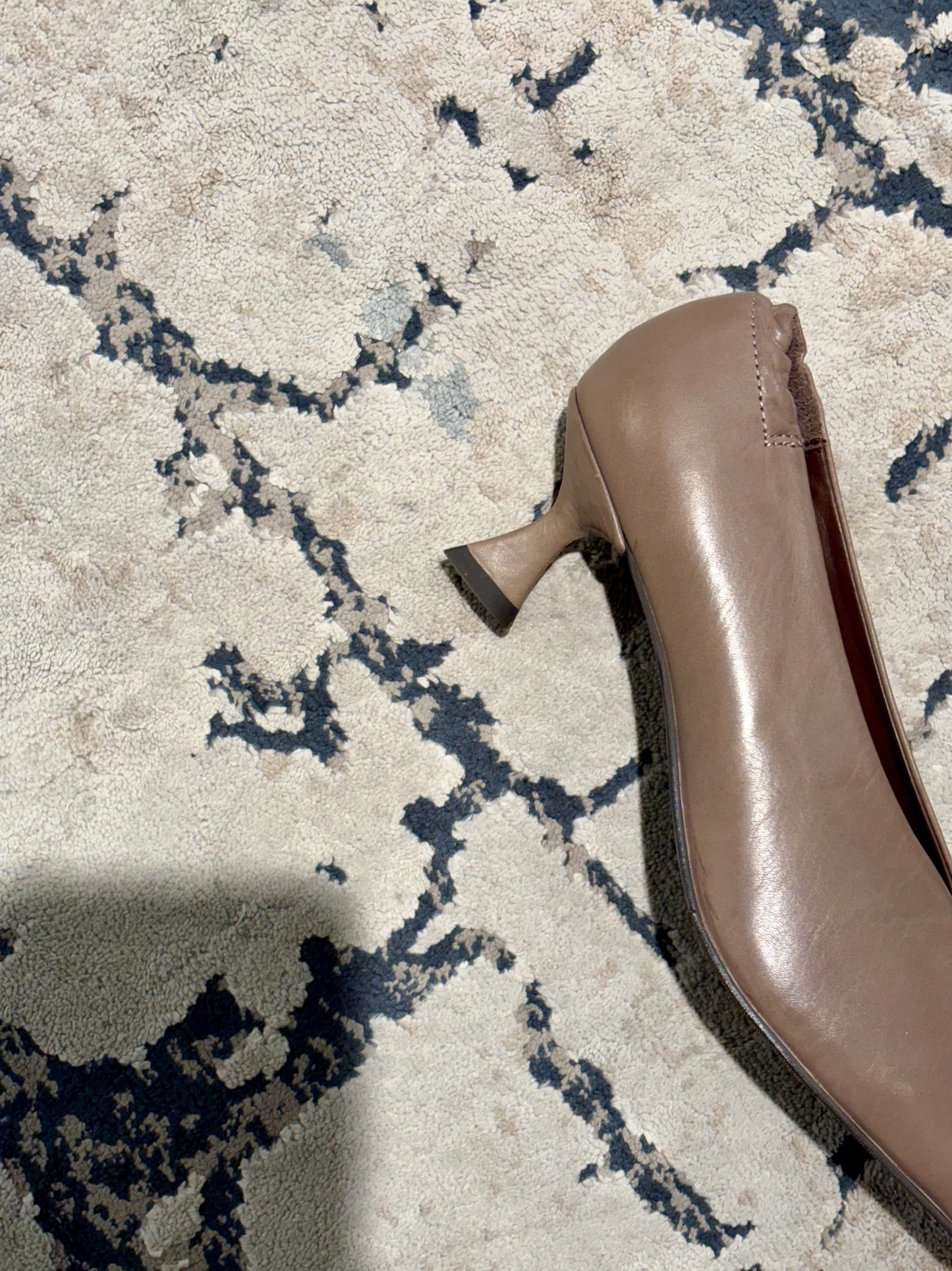 Décolleté in pelle nude