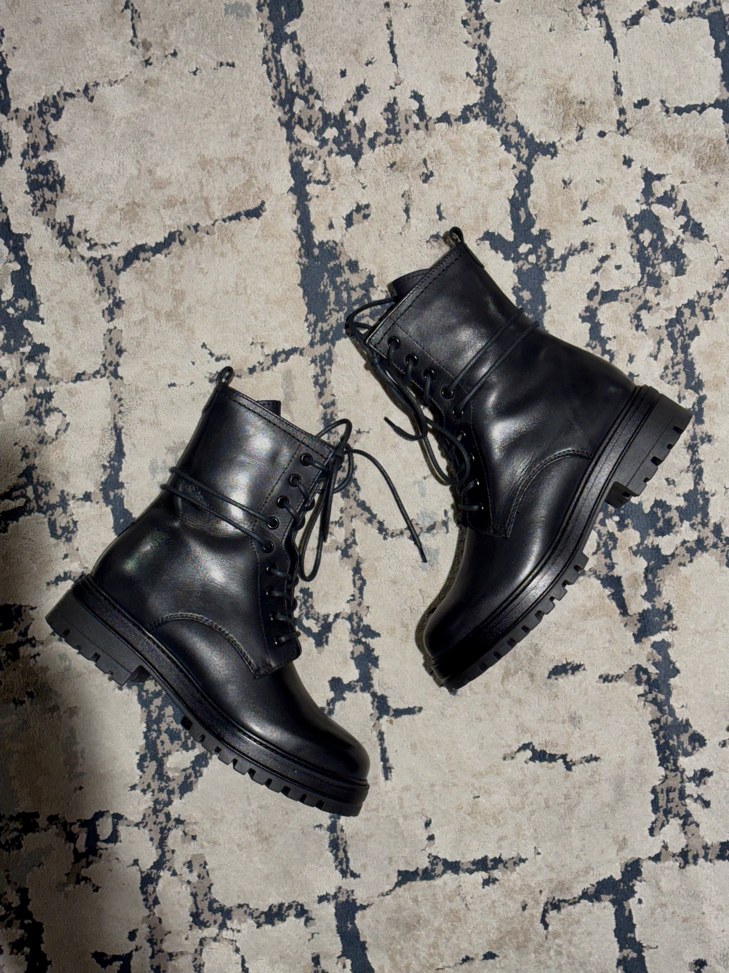 Stivale anfibio con suola carrarmato