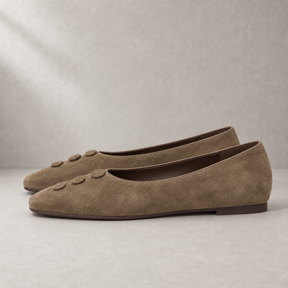 Ballerine in pelle scamosciata taupe con bottoni