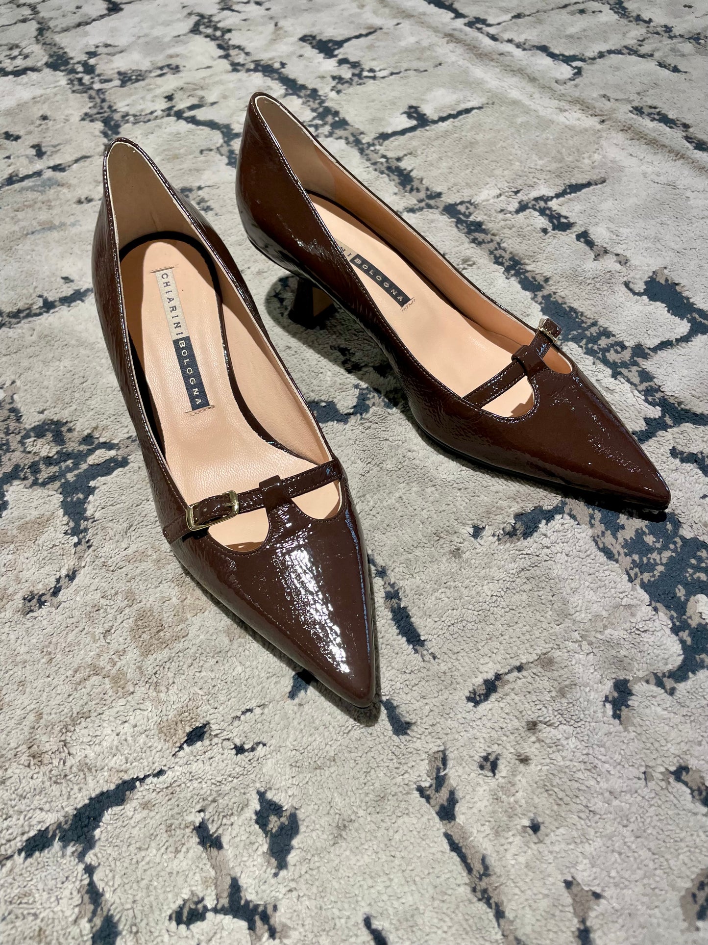 Décolleté in pelle verniciata