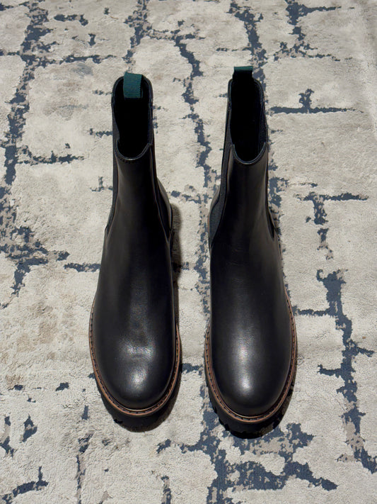 Stivaletto Chelsea neri con suola carrarmato