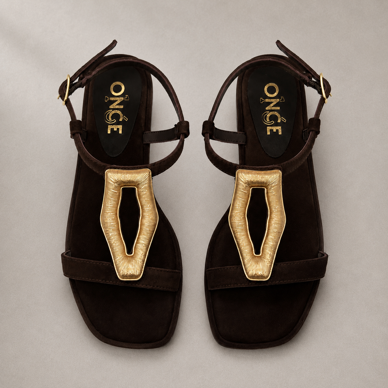 Sandali con Maxi Dettaglio Oro