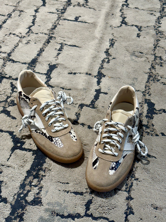 Sneakers in camoscio con stampa pitone