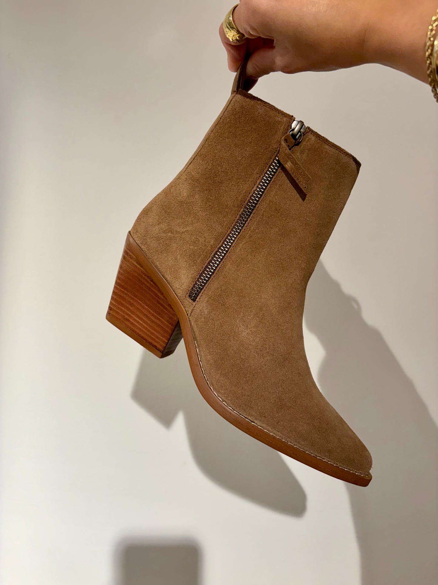 Stivaletti texani in camoscio beige