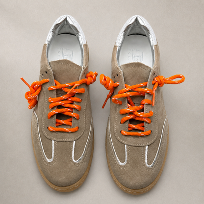Sneakers in Suede con Profili a Contrasto