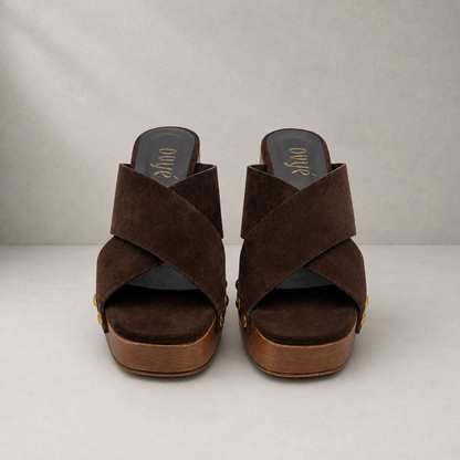 Zoccolo in Suede con Fasce Incrociate e Tacco in Legno