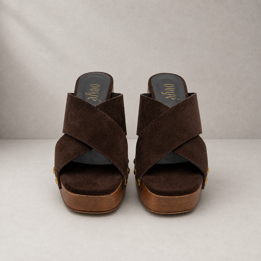 Zoccolo in Suede con Fasce Incrociate e Tacco in Legno
