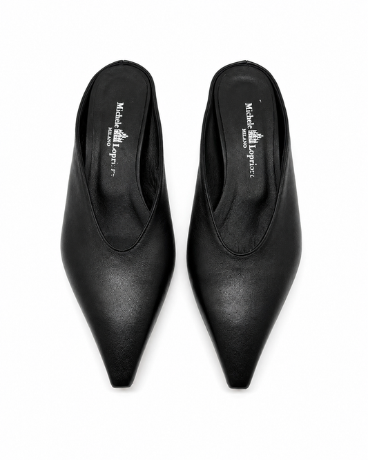 Mules in Pelle con Punta Affusolata e Scollo a V