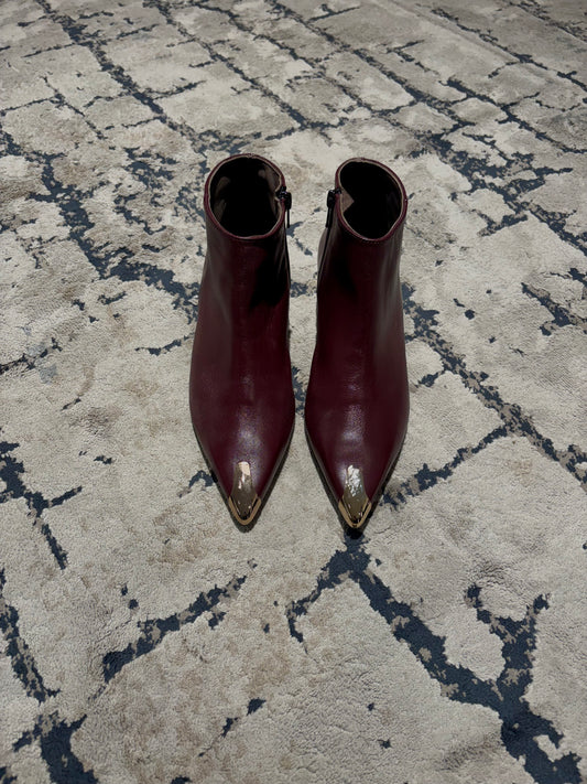 Stivaletto in nappa con dettaglio dorato