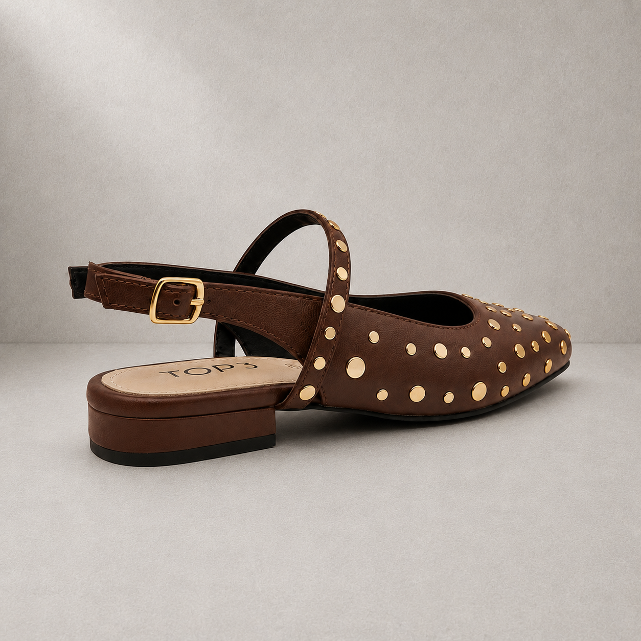 Slingback Borchiata in Pelle