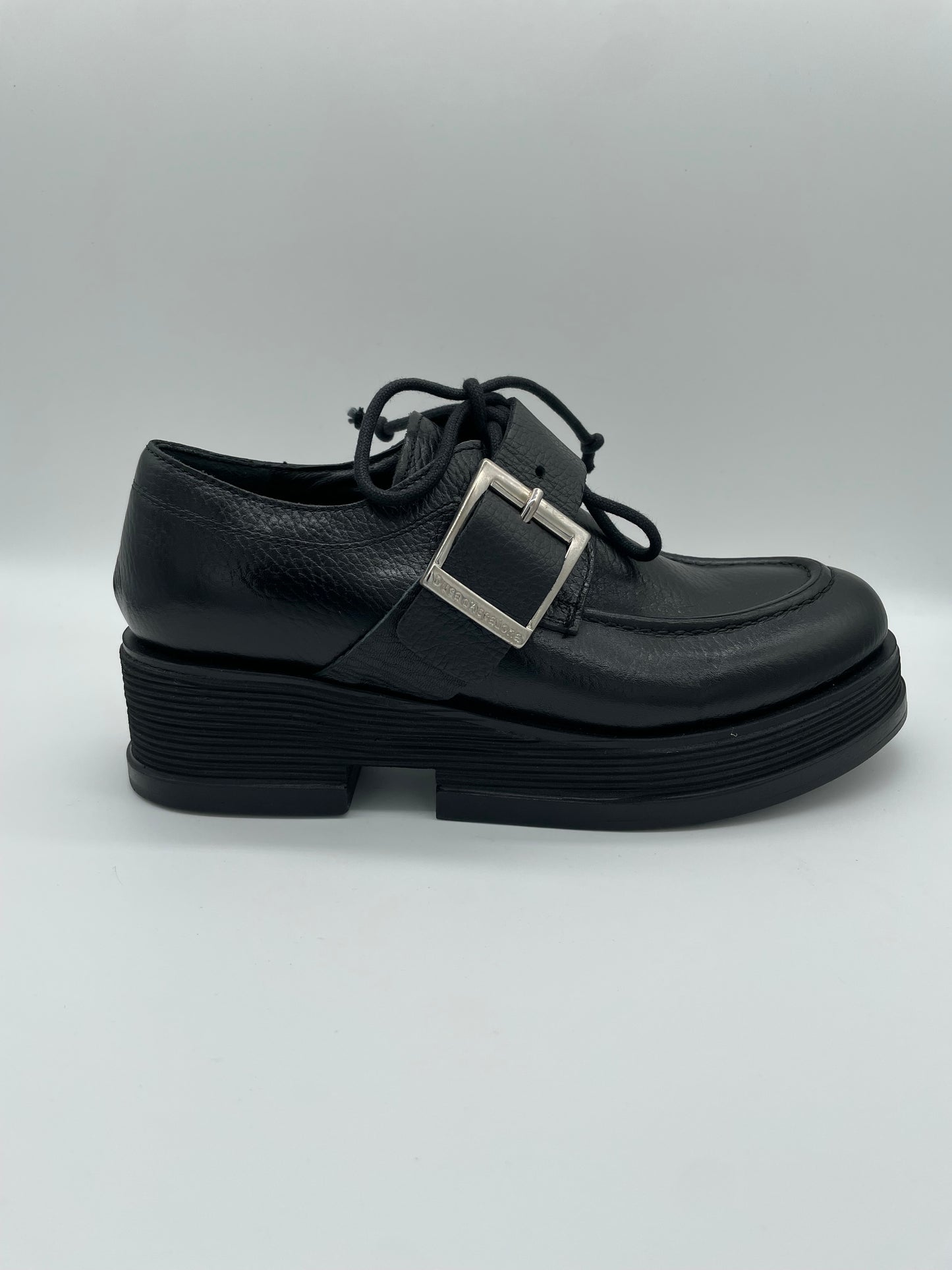 Scarpa con suola platform