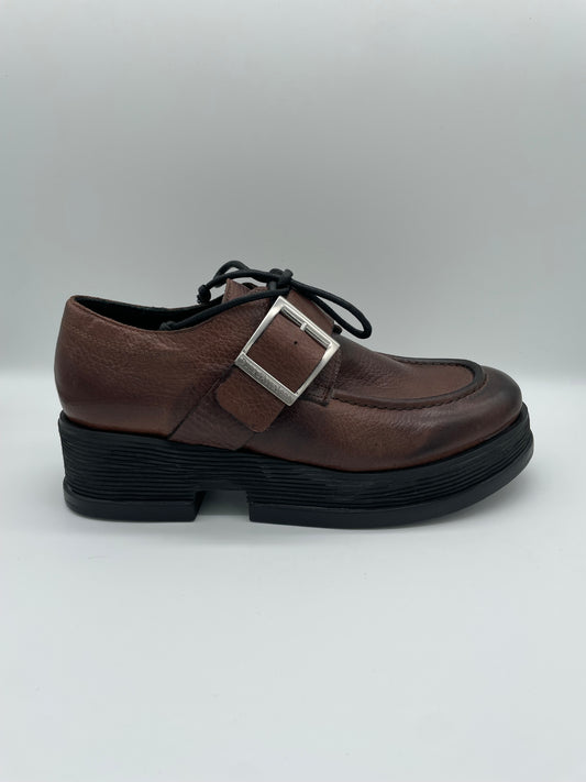 Scarpa con suola platform