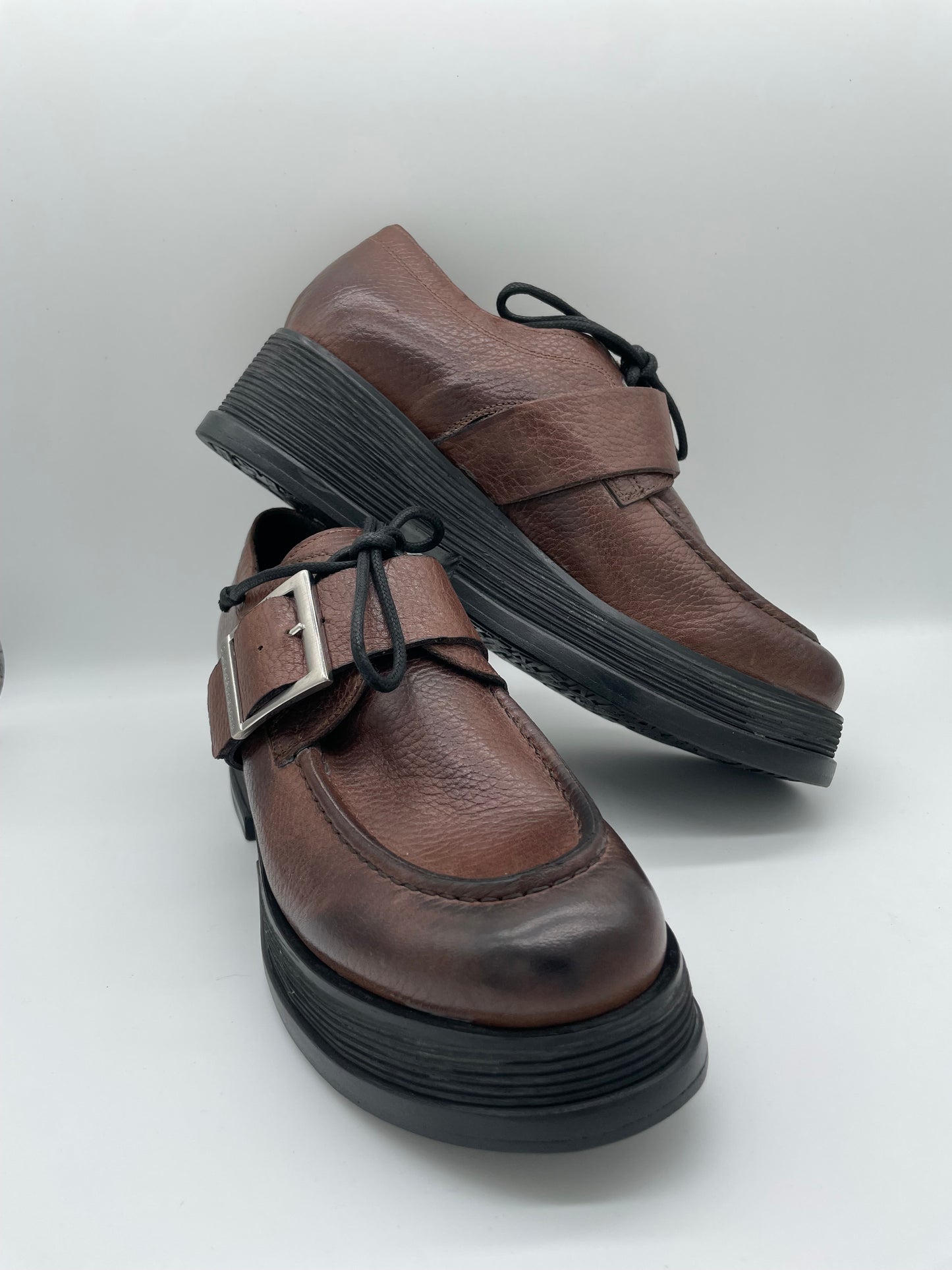 Scarpa con suola platform